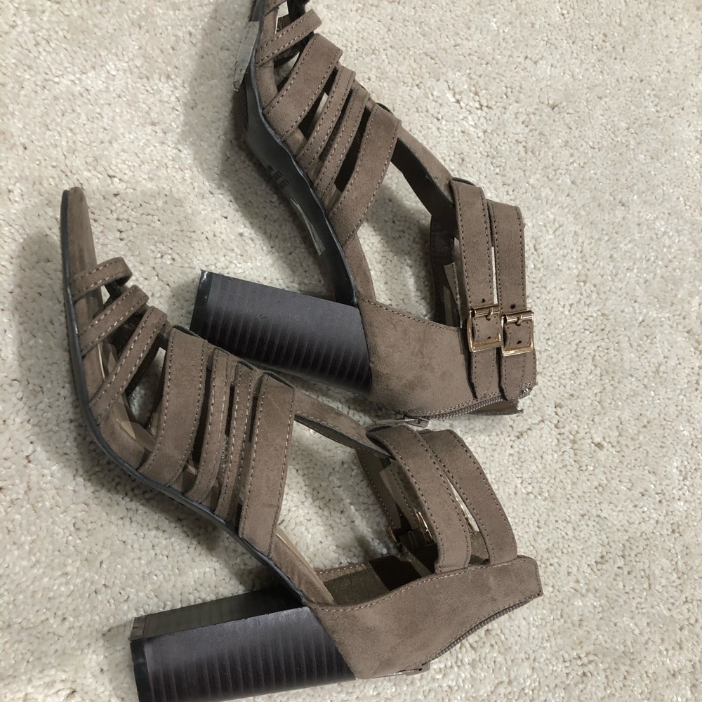 Shoes - Picture 3 of 4
